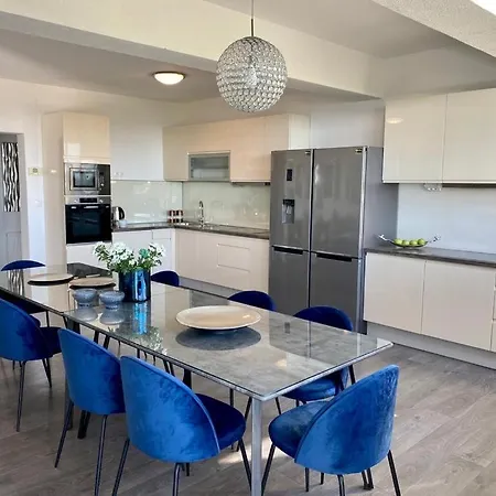 Noura In Makarska, Private Pool,gym *