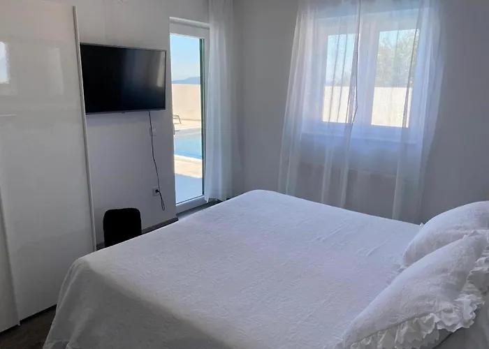 Noura In Makarska, Private Pool,gym Вілла Макарська