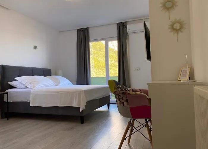 Noura In Makarska, Private Pool,gym Вілла Макарська